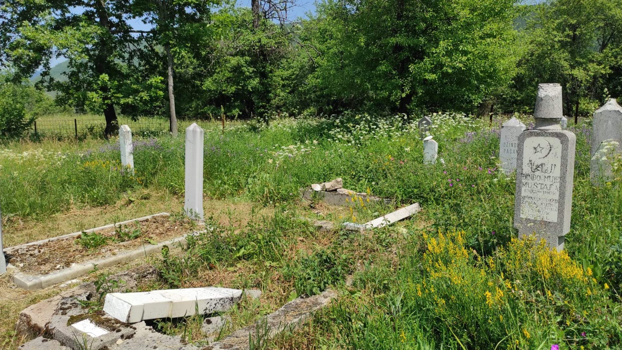 Vandalski čin: Skrnavljenje mezarja u povratničkom džematu u Medžlisu Kaljina