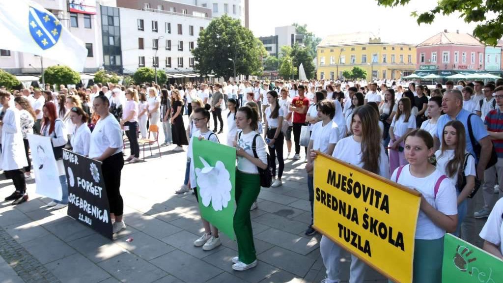 U Tuzli održana manifestacija "U srcu sjećanja"
