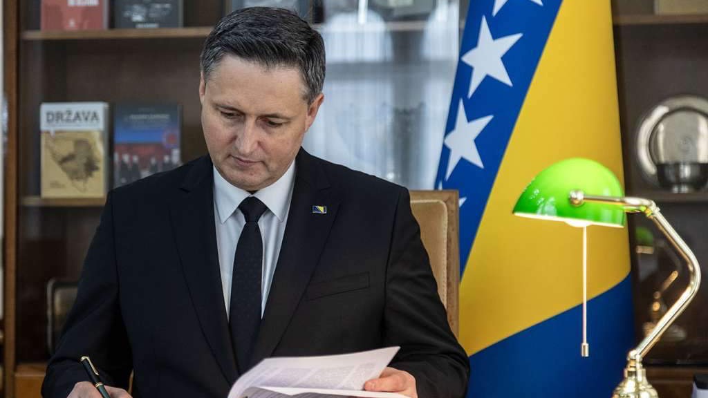 Bećirović izrazio saučešće predsjednici i premijeru Indije povodom avionske nesreće
