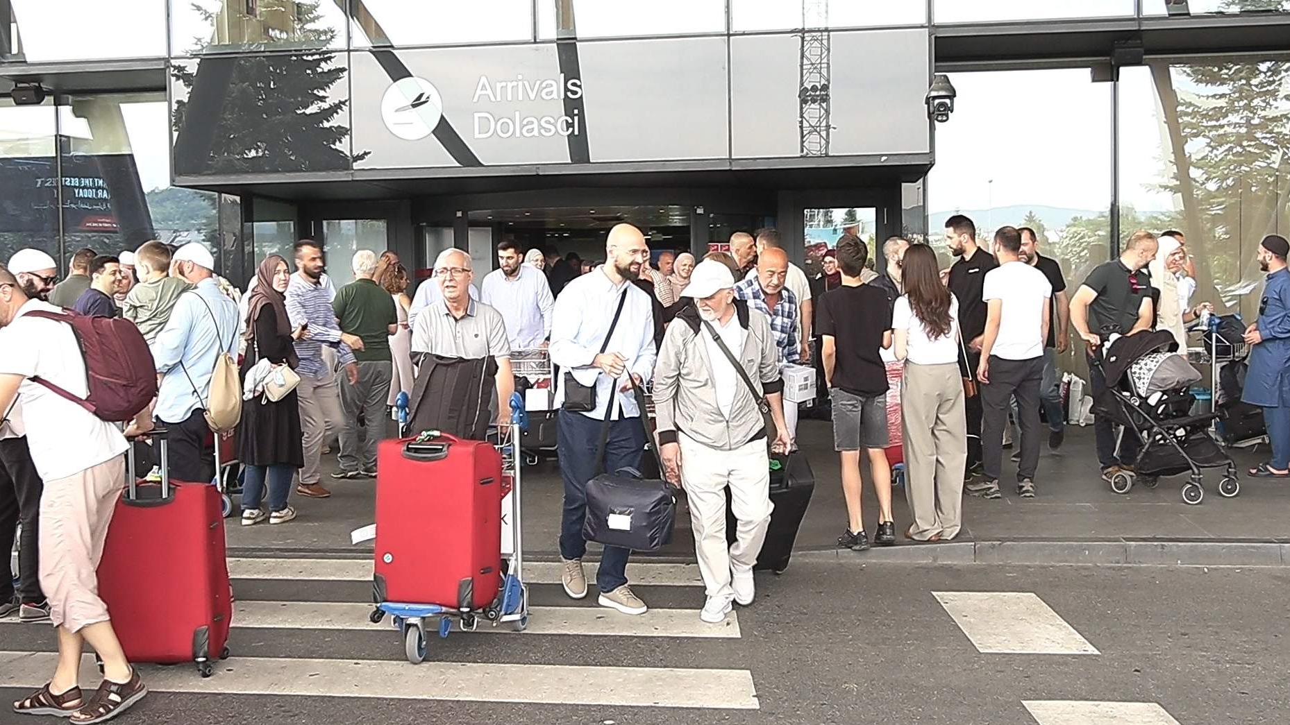 Prva grupa hadžija stigla u Bosnu i Hercegovinu: Povratak u domovinu je najljepši osjećaj