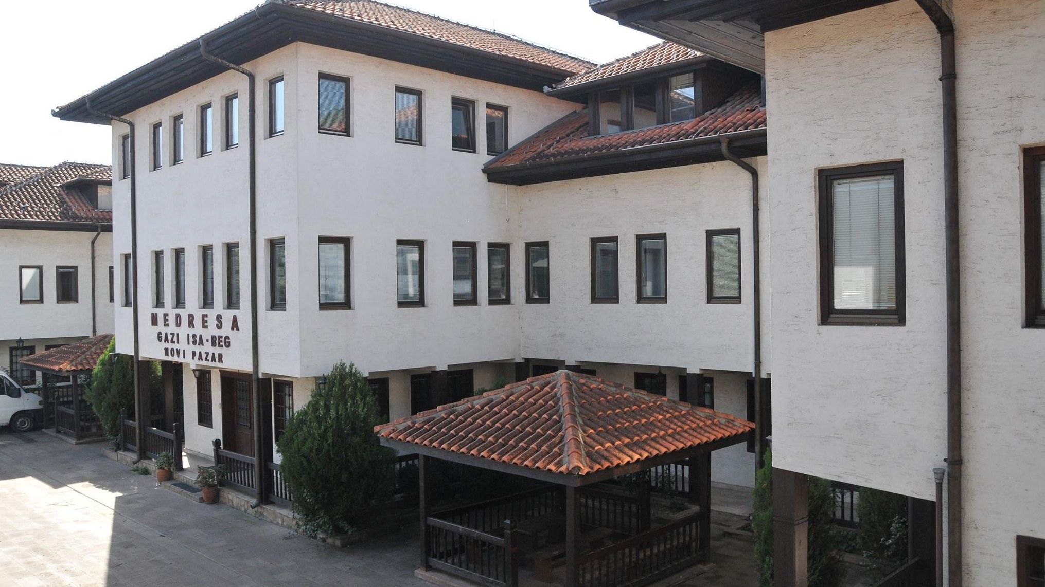U petak, 27. juna, sergija za Medresu "Gazi Isa-beg“ u Novom Pazaru   