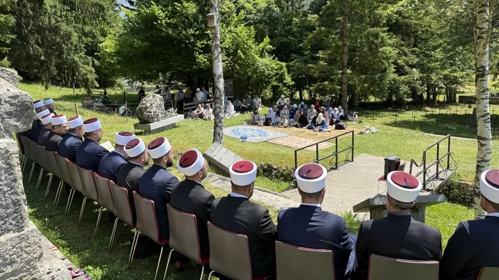 Dvadeset godina sjećanja: Log pod Mangartom kao tiho svjedočanstvo hrabrosti i zajedništva