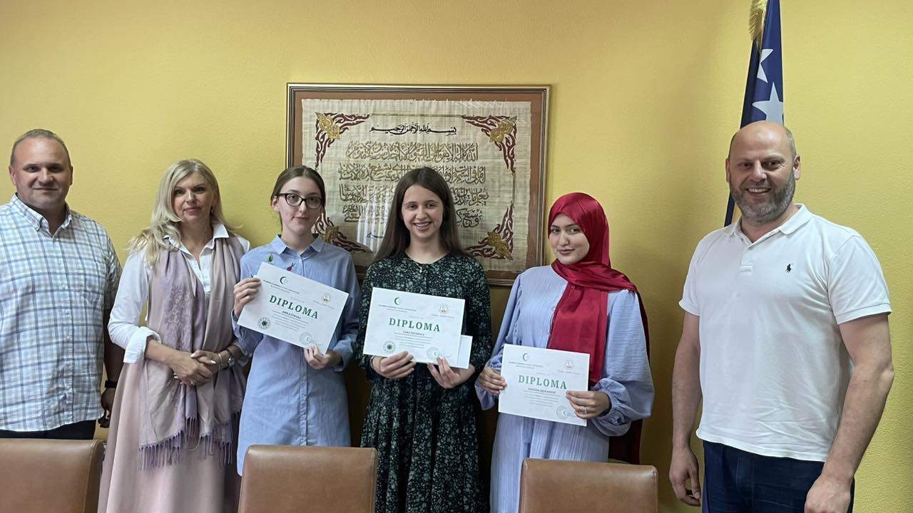 Muftijstvo travničko: Dodijeljene nagrade za najbolje literarne radove o temi "Tradicija, identitet, domovina"
