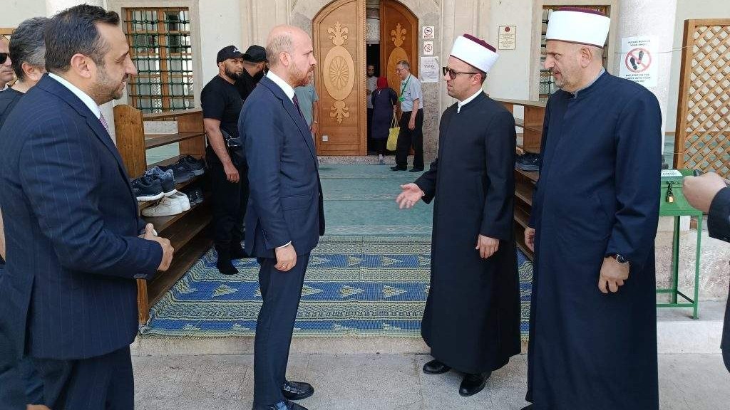 Mostovi vjere i tradicije: Muftijstvo sarajevsko ugostilo delegaciju Republike Turske u Carevoj džamiji