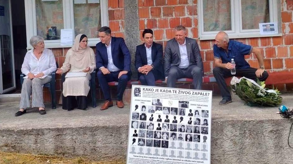 Okupljeni na Bikavcu povodom 33. godišnjica 'žive lomače' poručili da pravda mora biti potpuna