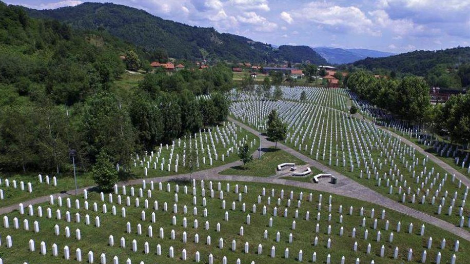 Institut za nestale osobe BiH predao artefakte "Srebrenica 1995" Memorijalnom centru Srebrenica