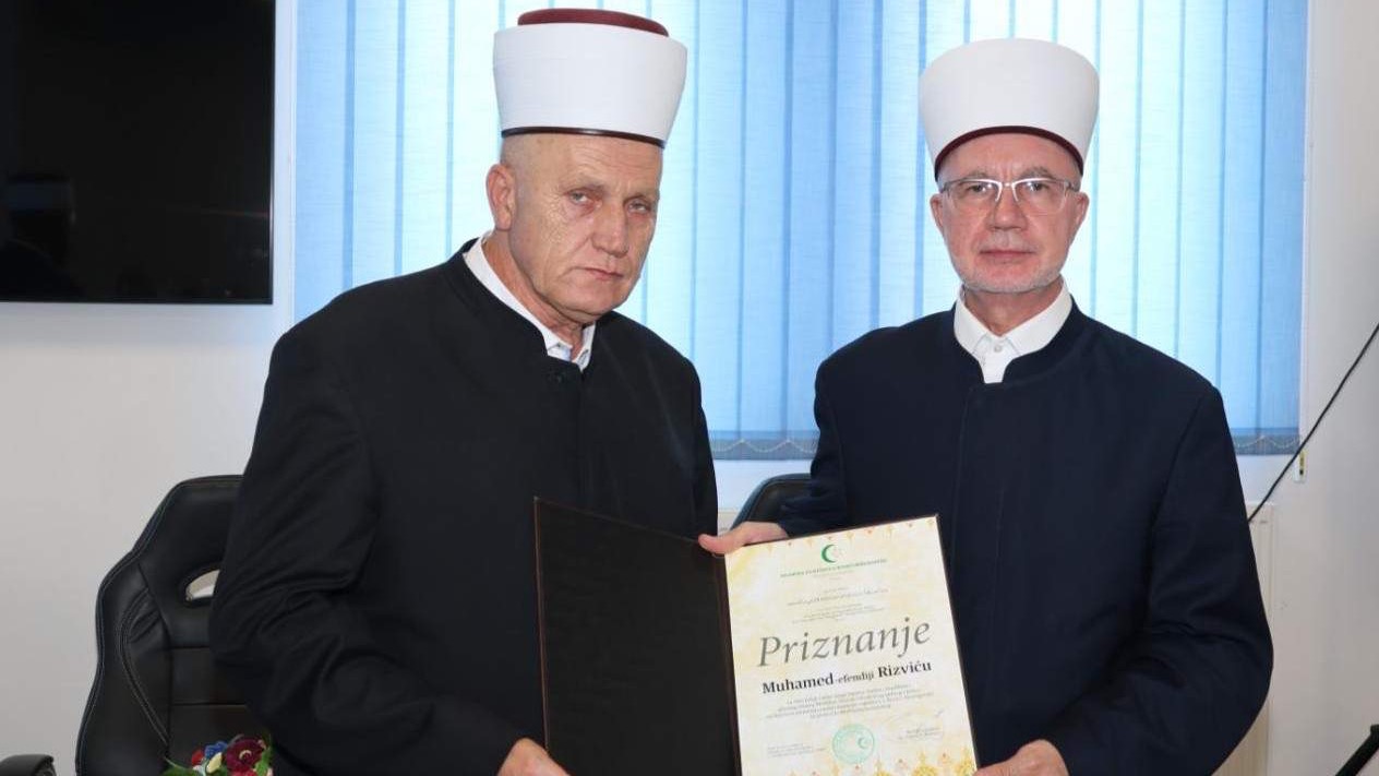 Muhamed-ef. Rizviću priznanje Muftijstva tuzlanskog: Četiri decenije misije glavnog imama i imama u Teočaku