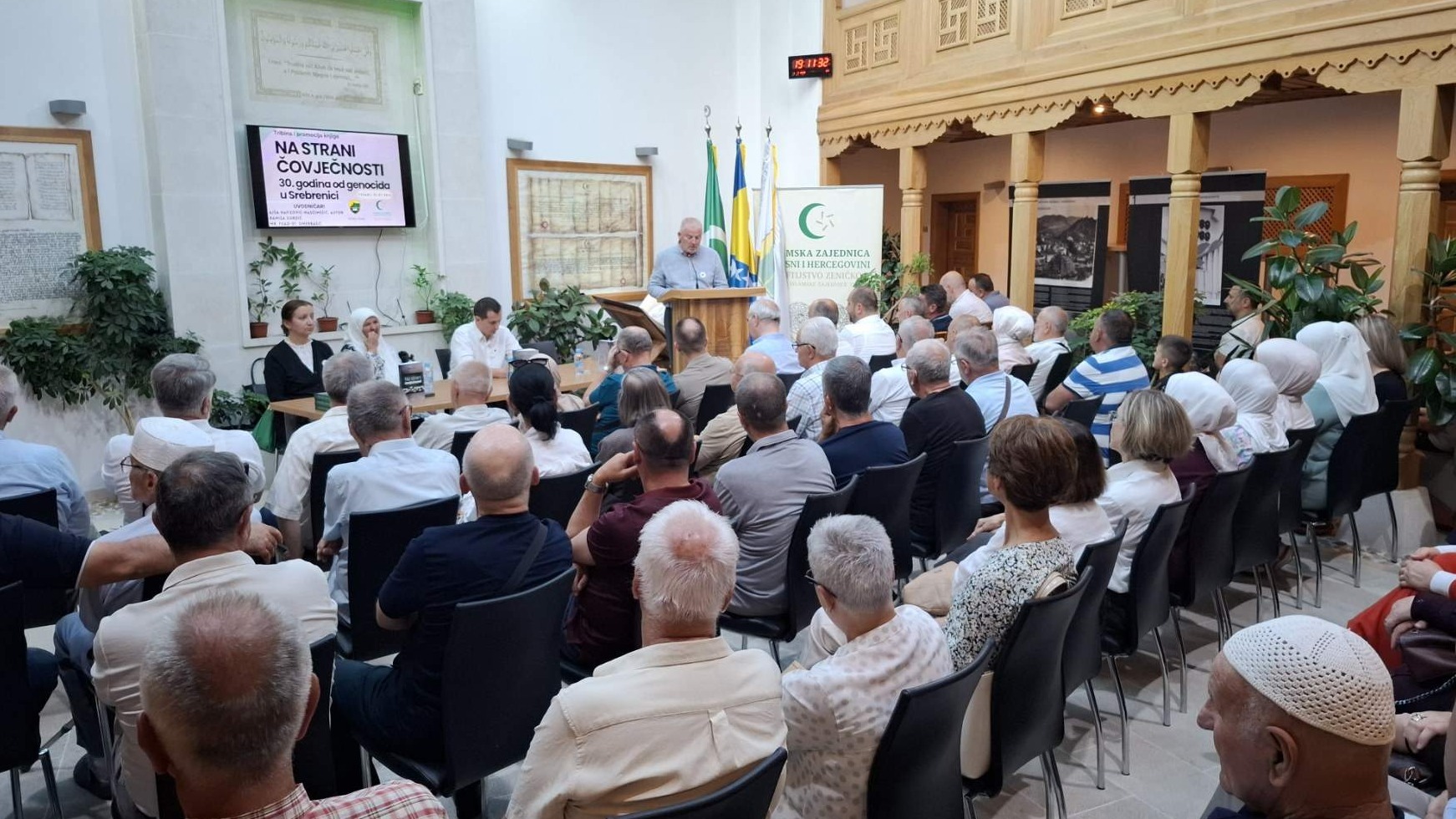 Tešanj: Tribina i promocija knjige "Na strani čovječnosti"