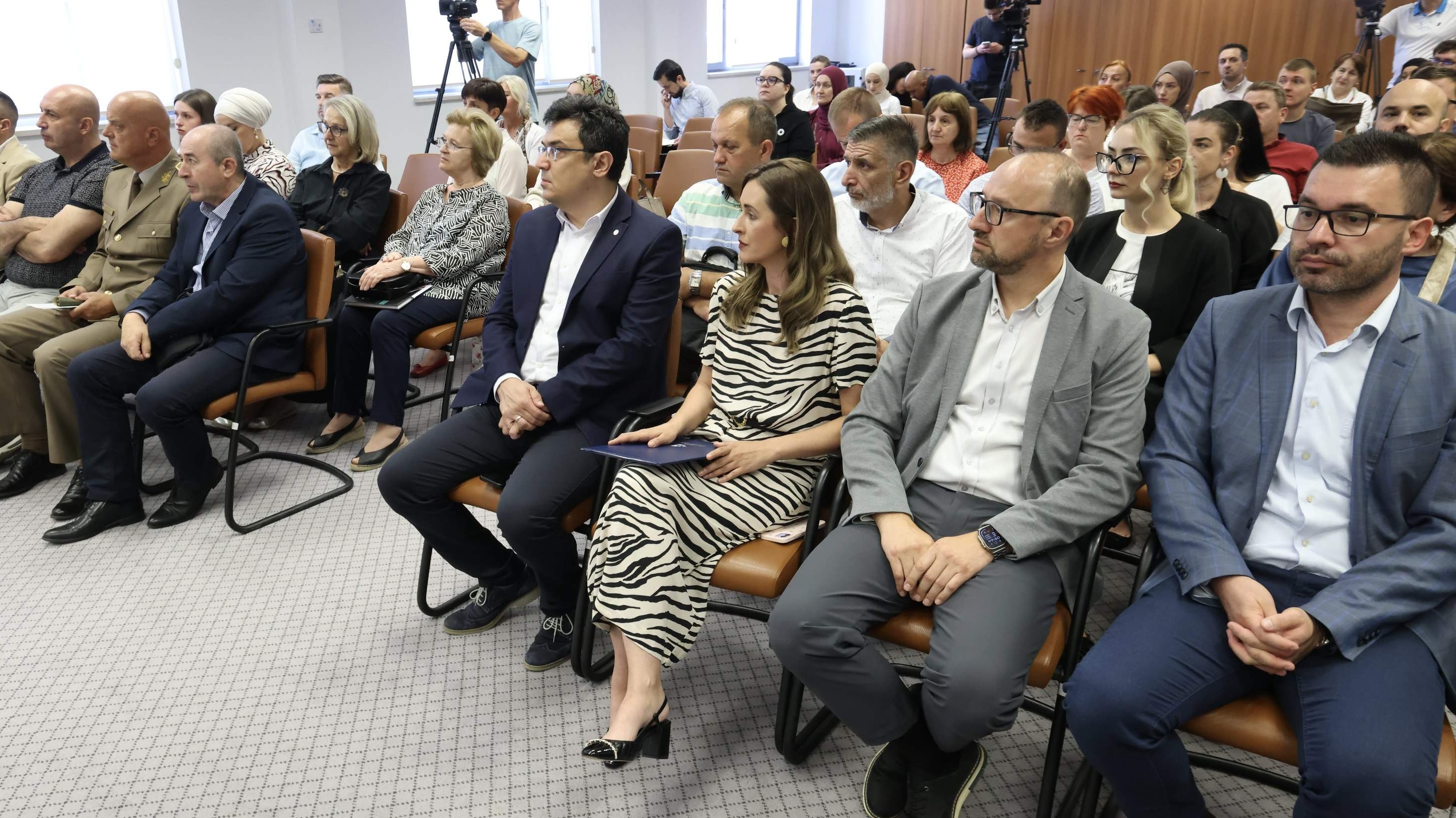 Trideset godina nakon genocida: Naučni skup u Sarajevu podsjetio na Srebrenicu, odgovornost i kulturu sjećanja