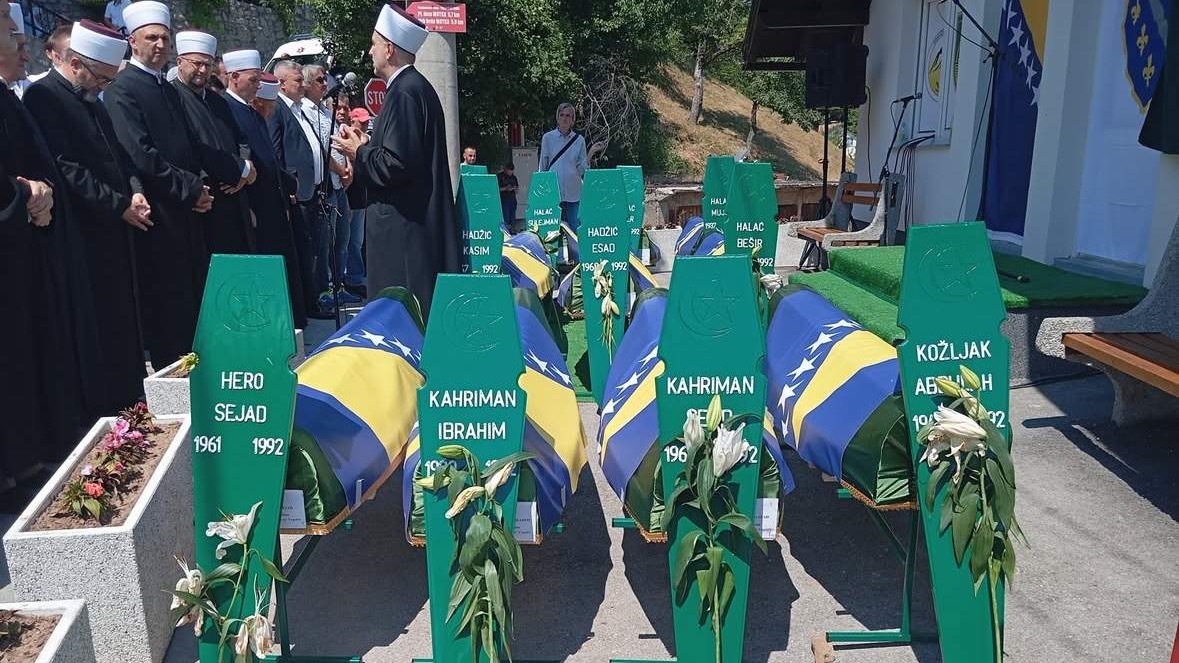 U Tihovićima obilježena 33. godišnjica stradanja i klanjana kolektivna dženaza za 11 žrtava