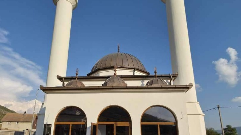 Održan vjerski program "Pred duše šehida Srebrenice i BiH" u džamiji Donje Ravno