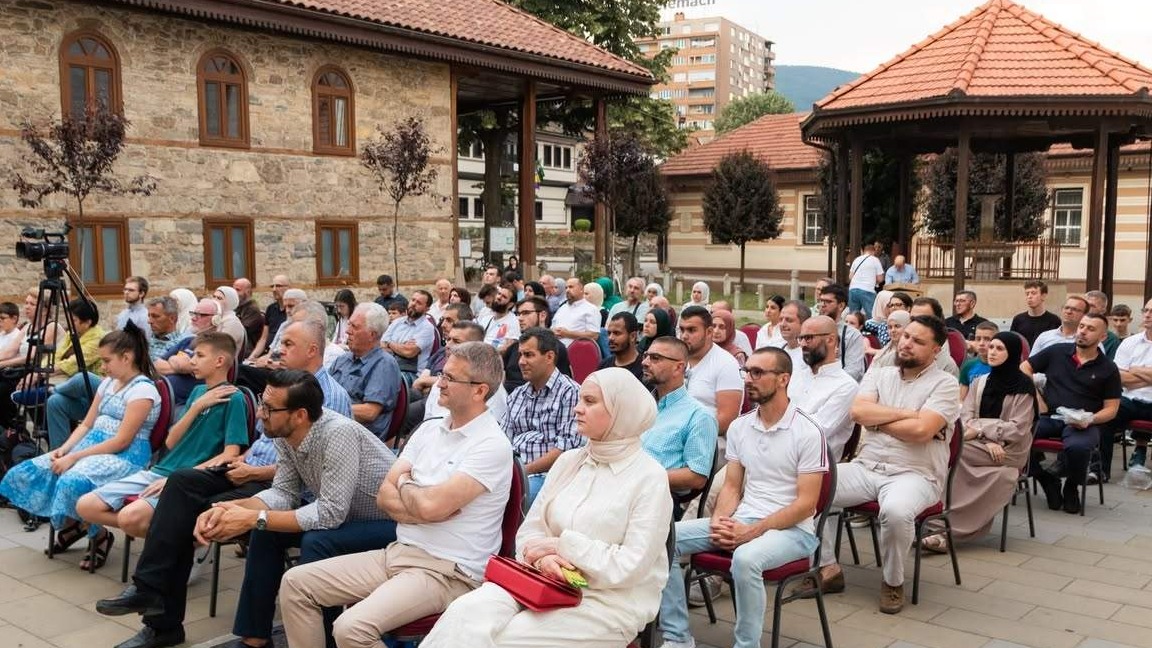 Zenica: Održana pomocija knjige "Spavaj obuven, sine" autora Mirze Bašića