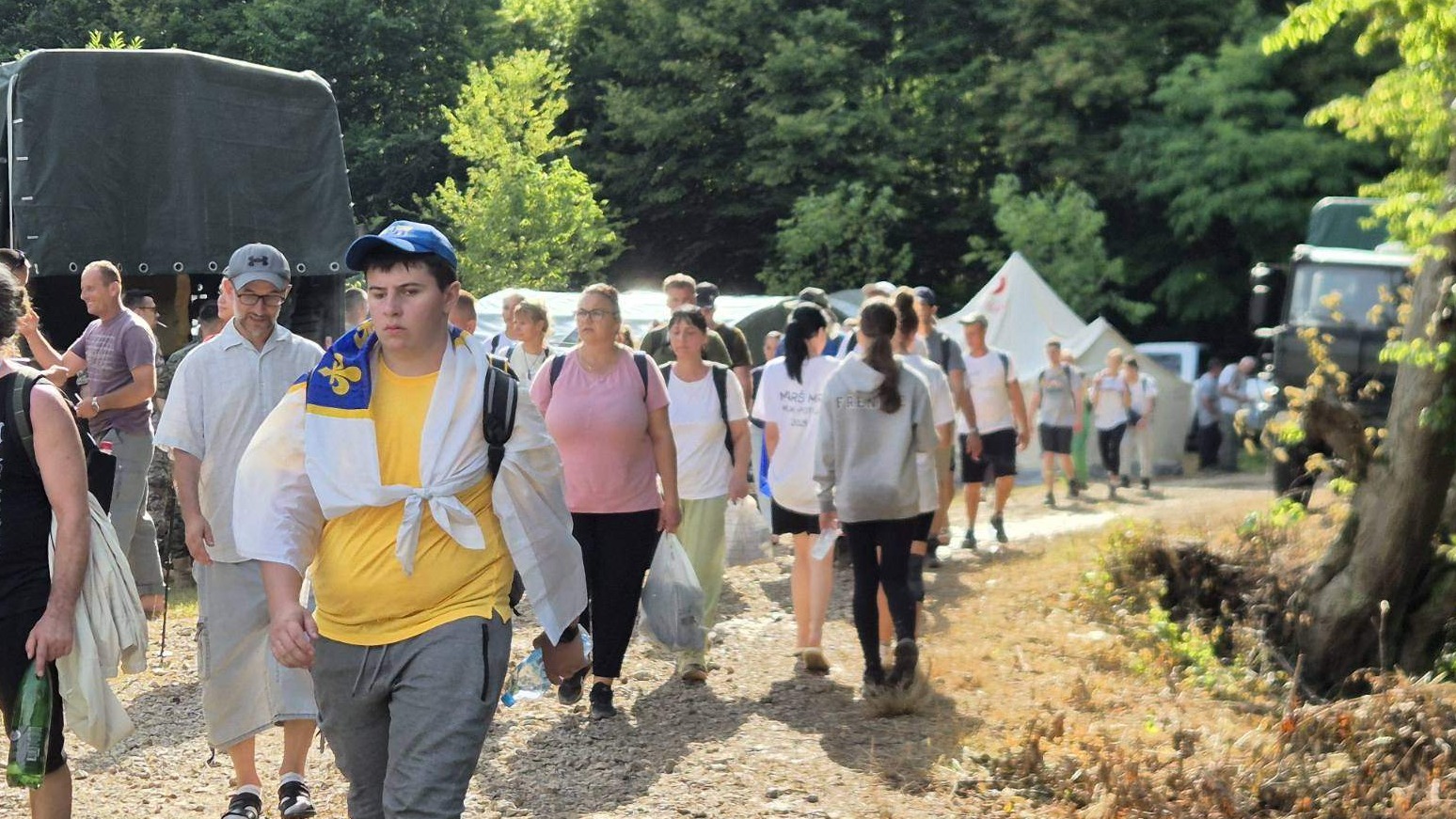 Uprkos velikom nevremenu i kiši: Kolona Marša mira stigla u kamp Liplje 