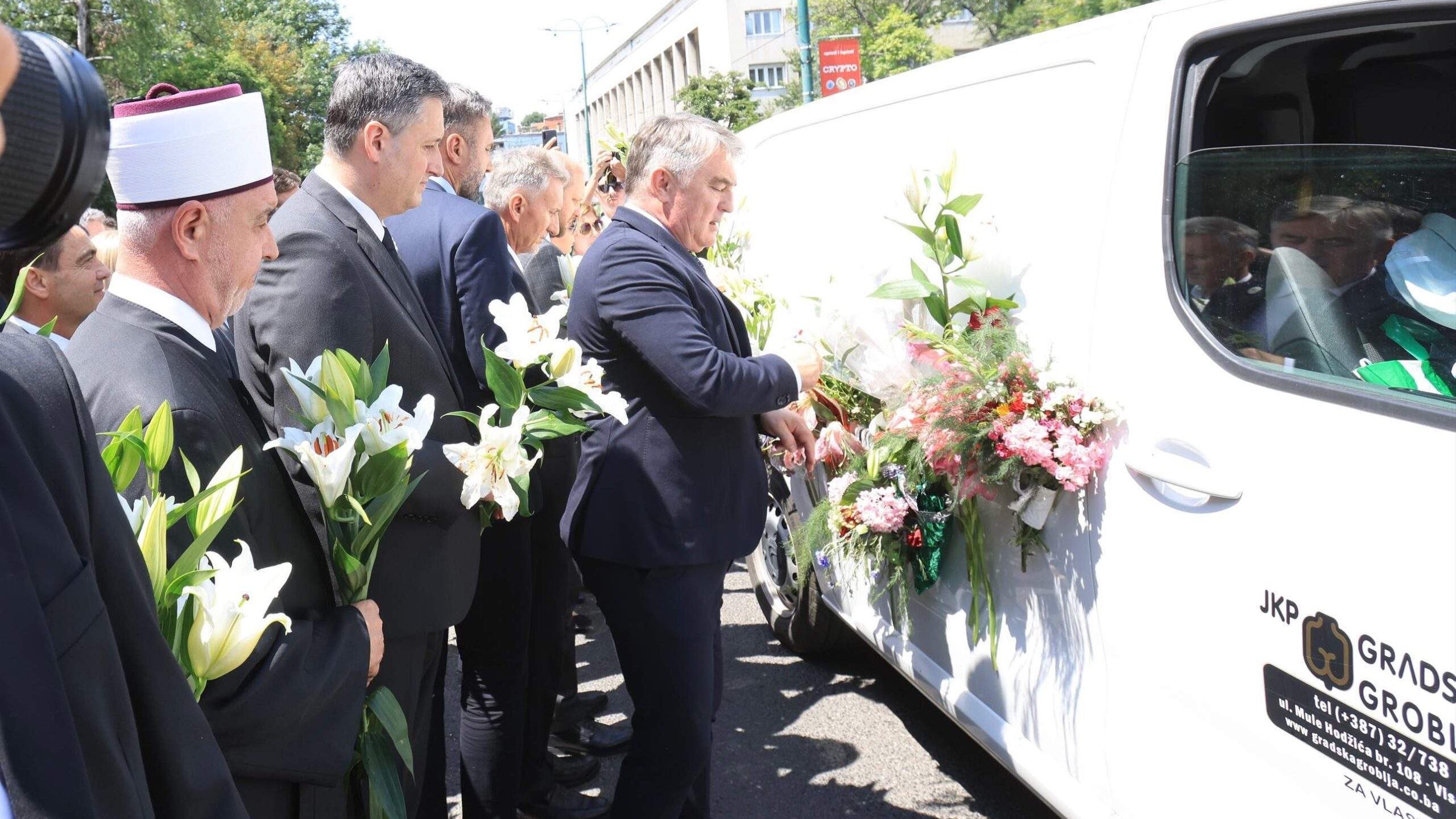 Sarajevo u tišini i poštovanju dočekuje kolonu s posmrtnim ostacima žrtava genocida iz Srebrenice