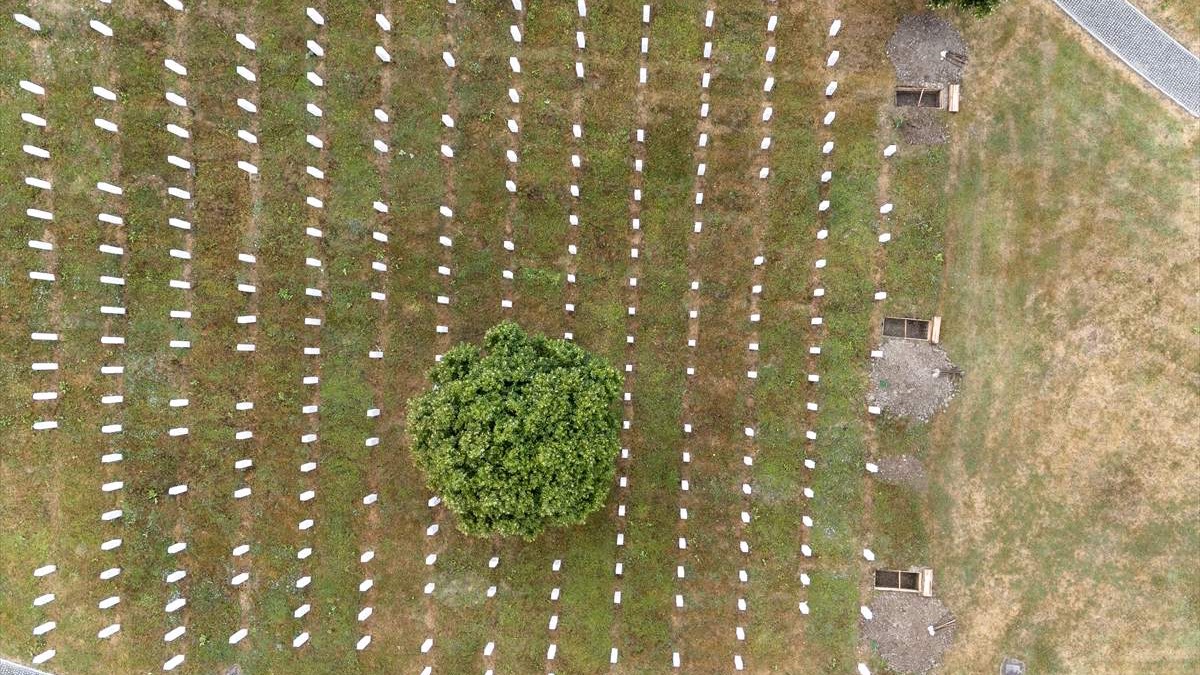 U Potočarima iskopani mezari za sedam žrtava genocida u Srebrenici