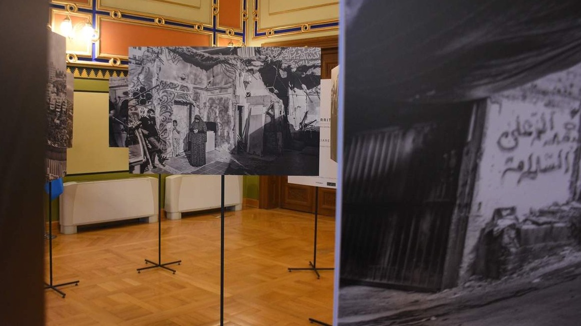 Izložba "Okupirane teritorije" otvorena u sarajevskoj Vijećnici: Pamtiti Srebrenicu i govoriti o Gazi