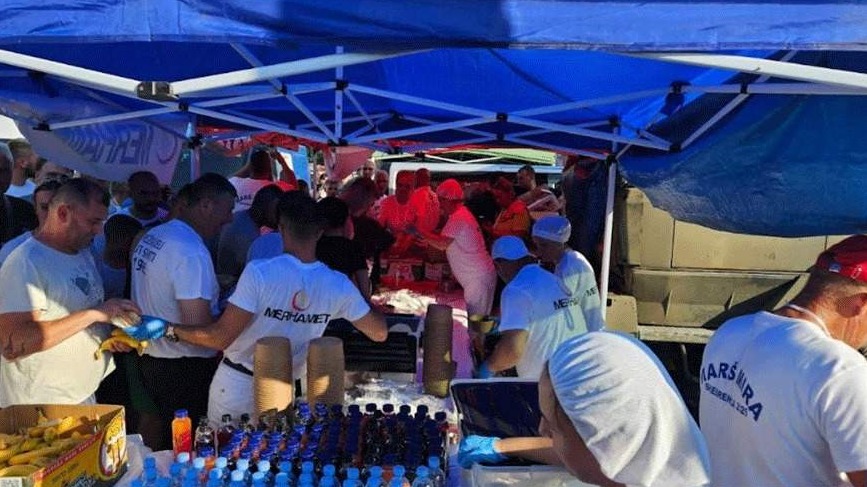 MDD "Merhamet" i ove godine uz "Marš mira": Podijeljeno više od 1.100 toplih obroka učesnicima