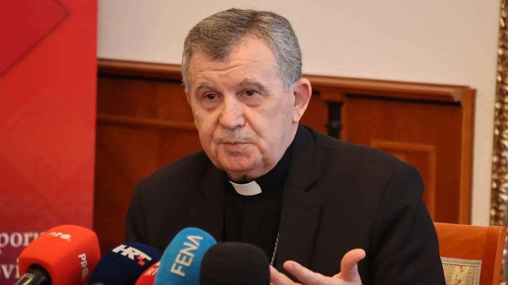 Nadbiskup Vukšić: Grobovi žrtava su trajna opomena protiv zla rata