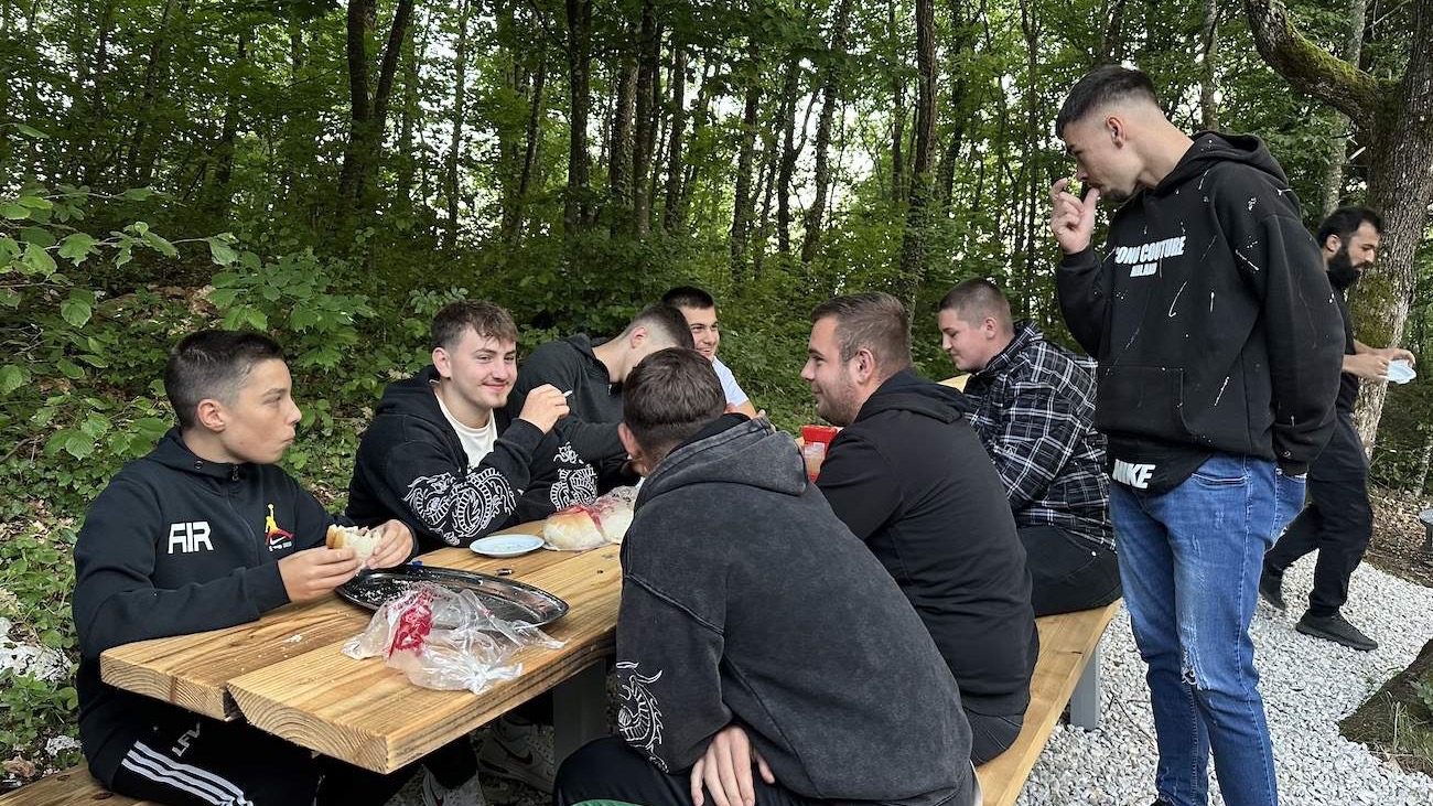 Održano druženje članova Mreže mladih MIZ Kozarac na Planinarskom domu Debeli Brijeg
