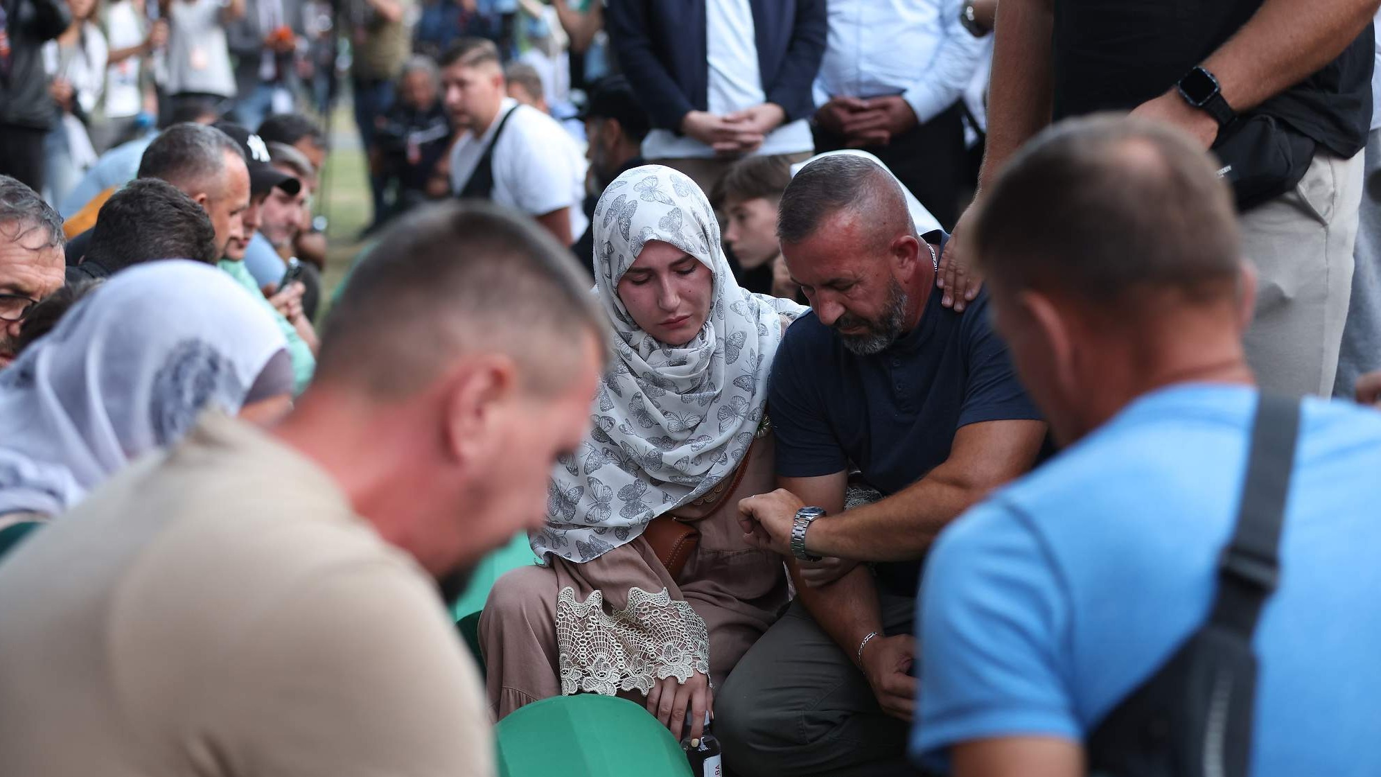 Tabuti sedam žrtava genocida u Srebrenici preneseni iz Fabrike akumulatora do Musale 
