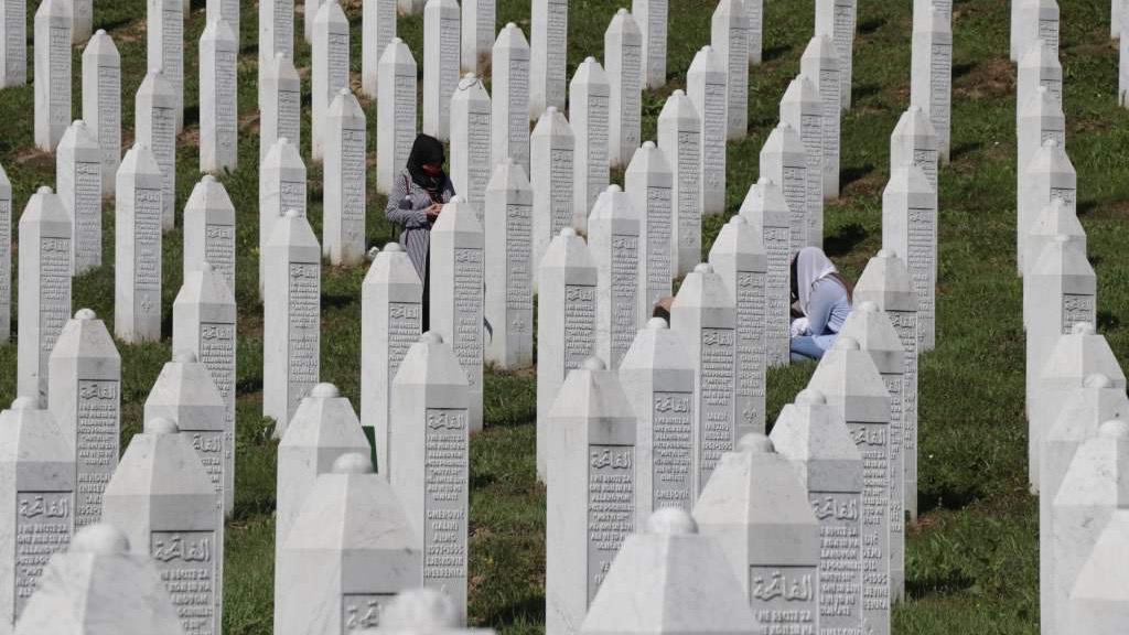 Za genocid u Srebrenici do sada osuđene 54 osobe na 781 godinu i pet na doživotnu kaznu zatvora