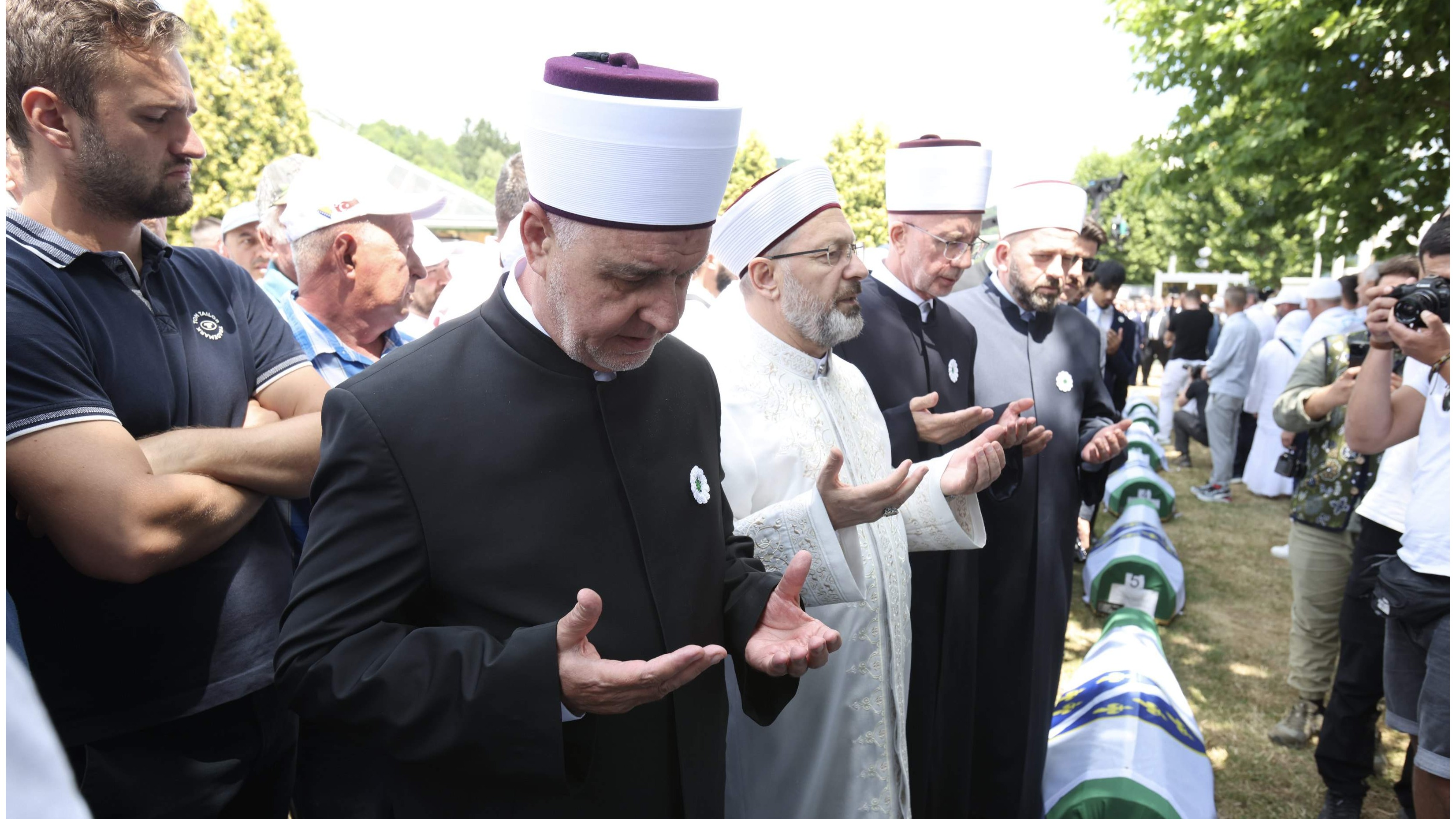 Reisul-ulema obišao tabute sedam žrtava genocida u Potočarima