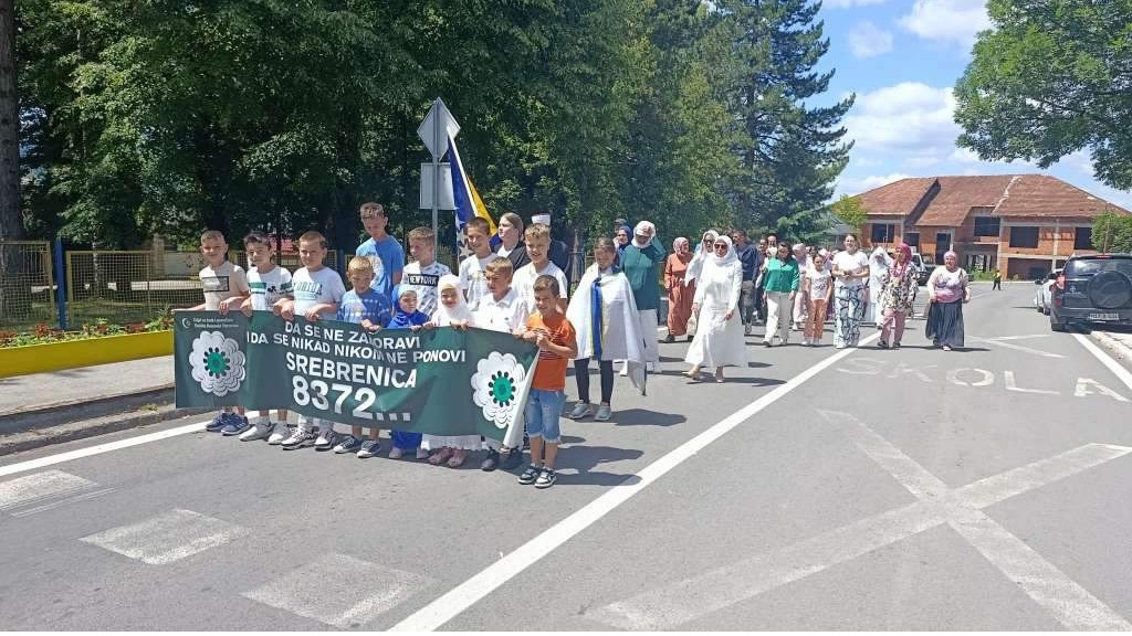 Bosanski Petrovac - Mirna šetnja u znak sjećanja na genocid u Srebrenici