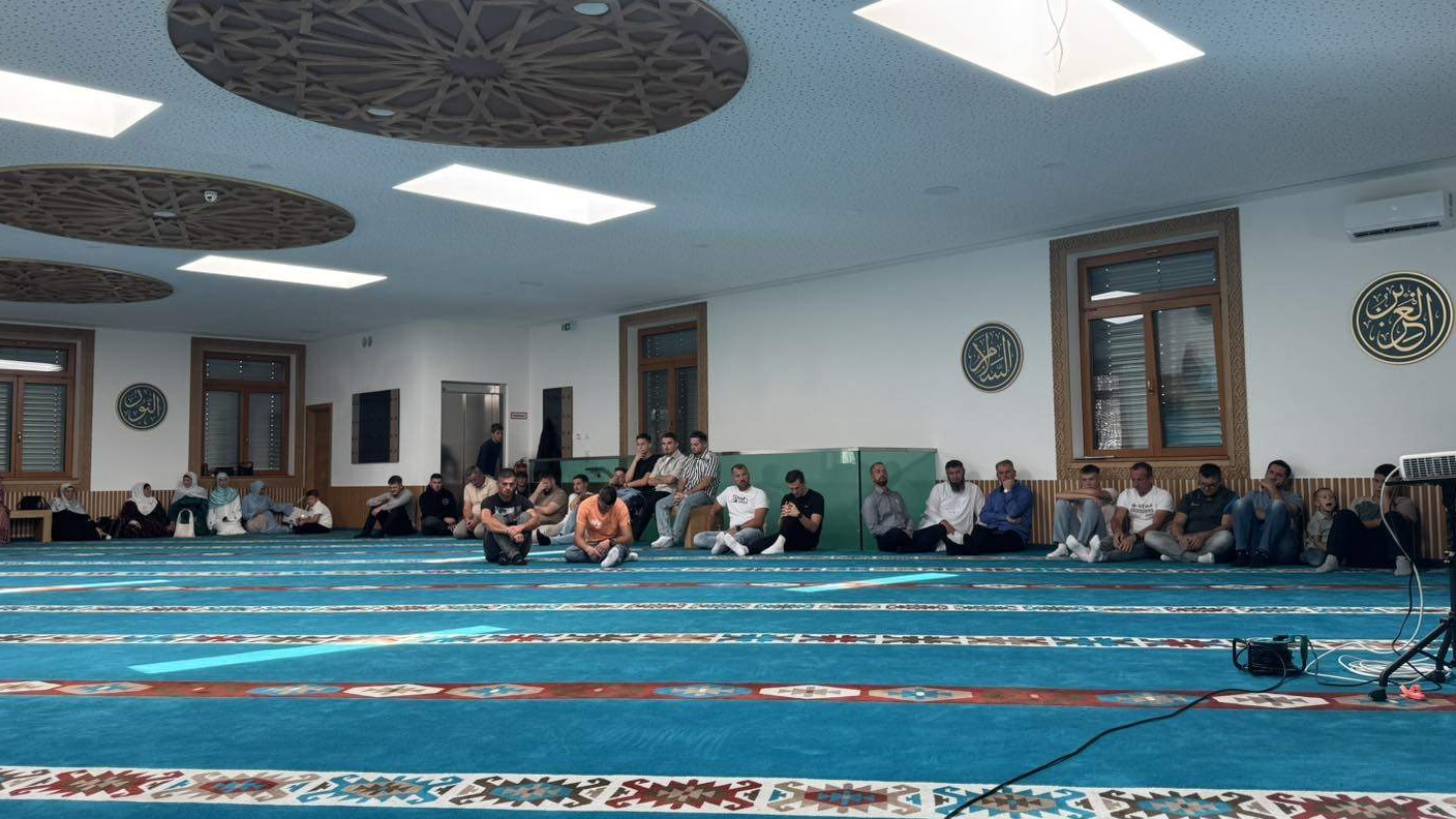 U organizaciji Mreže mladih džemata Braunau – IKZB održan program "Sjećanje na Srebrenicu" 