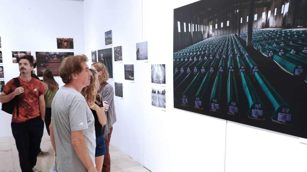 Sarajevo: Otvorena izložba "Trideset godina poslije" autora Damira Šagolja