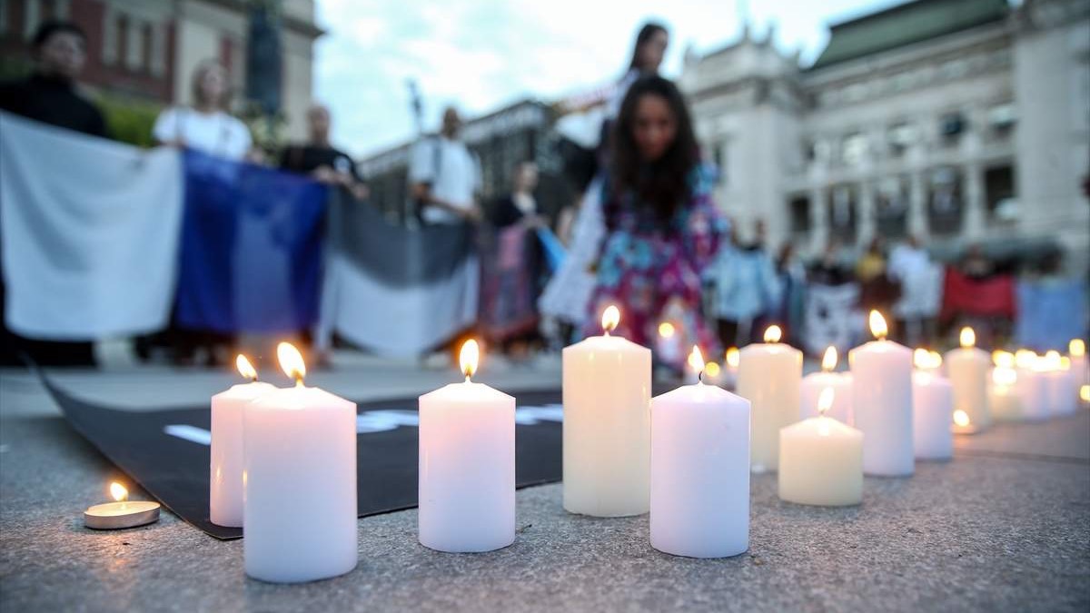 Beograd: Paljenjem svijeća nevladine organizacije obilježile 30. godišnjicu genocida u Srebrenici