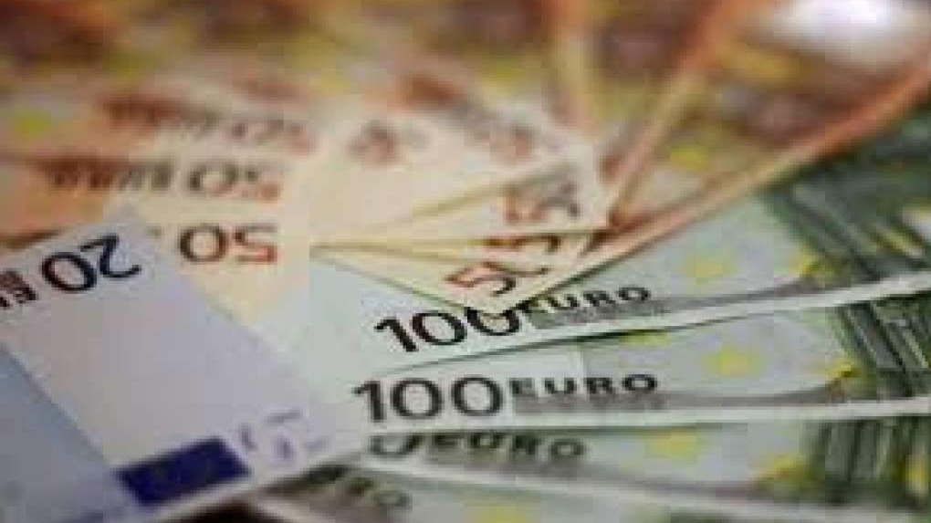 Euro oslabio, dolar ojačao nakon što je Trump zaprijetio carinama od 30 posto EU i Meksiku