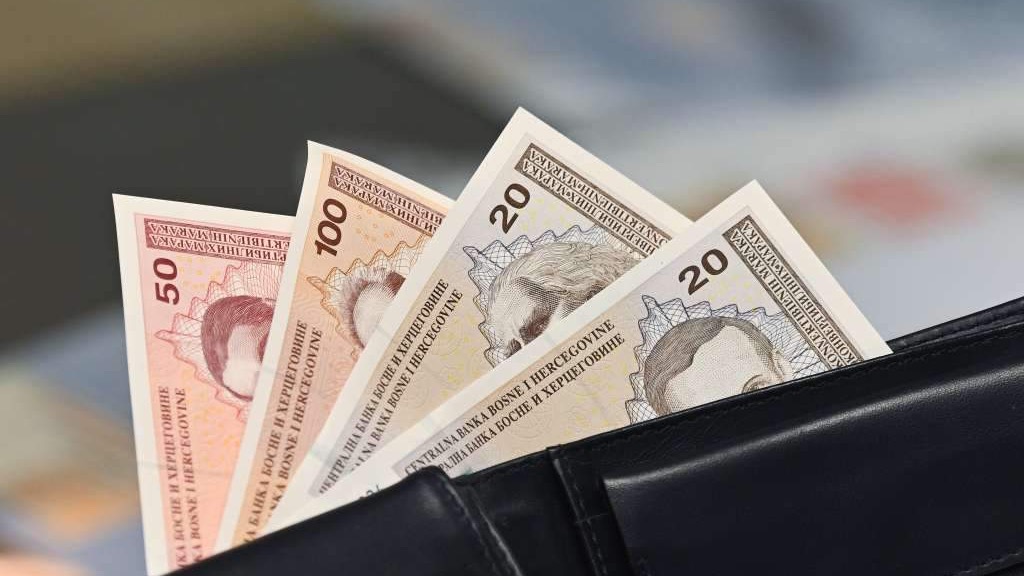 Prosječna neto plata u FBiH u maju 2025. iznosila 1.590 KM, bruto plata 2.480 KM