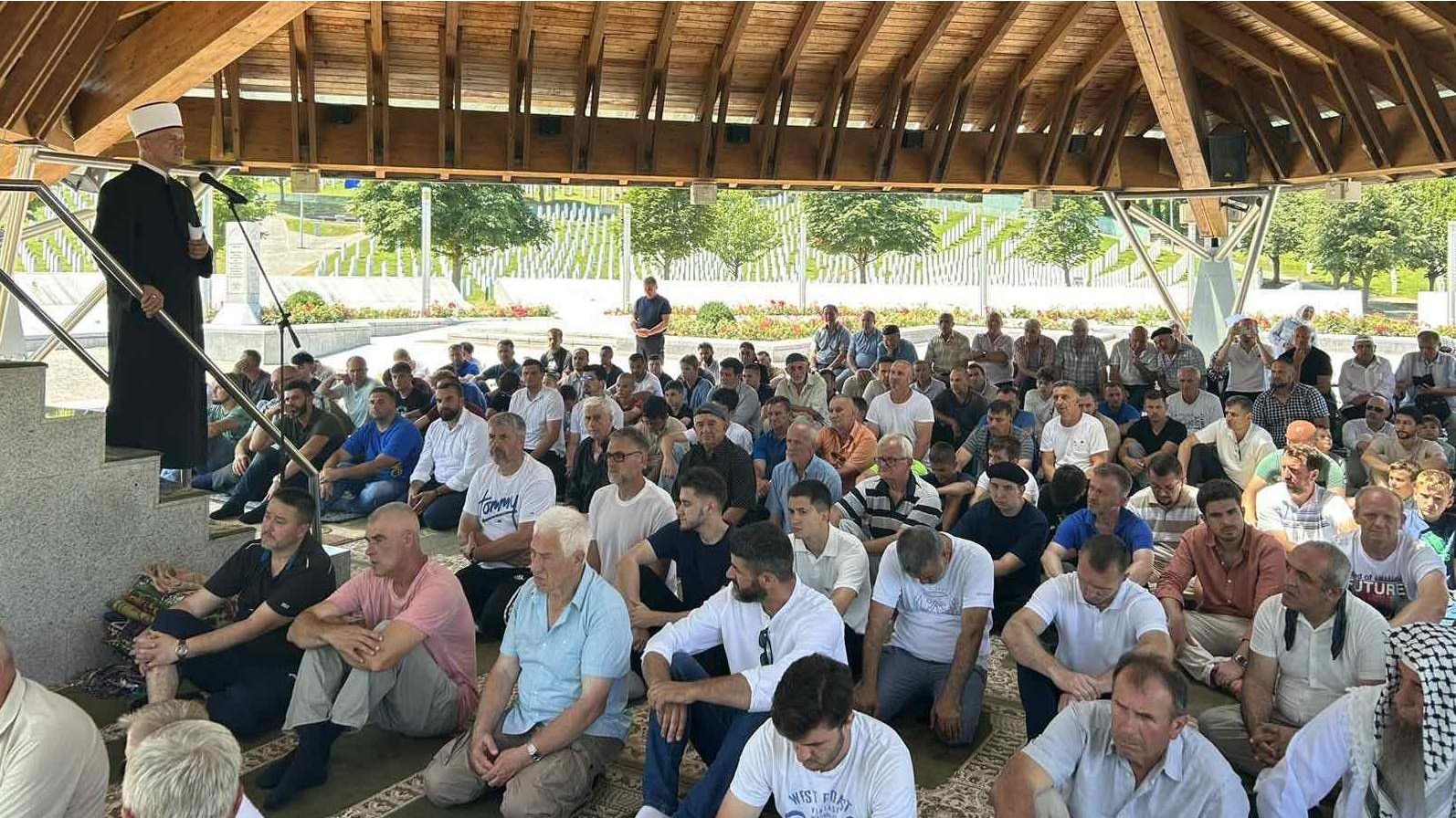 Muftija banjalučki Ismail-ef. Smajlović hatib na Musalli u Potočarima u petak, 18. jula 2025. godine