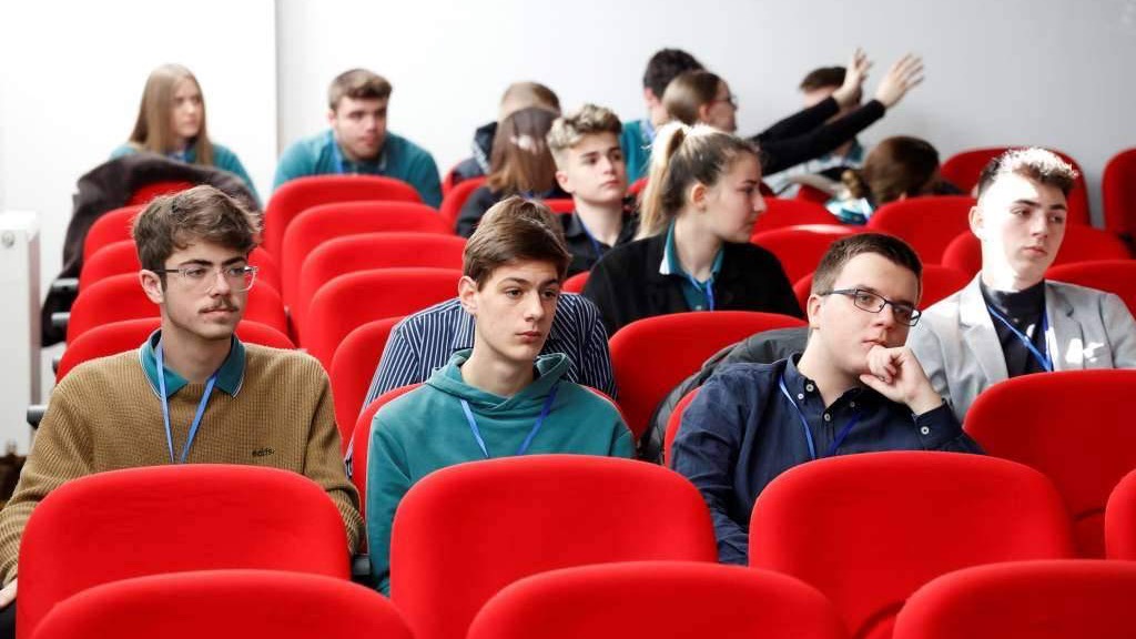 MO BiH raspisalo Javni konkurs za stipendiranje školovanja učenika završnog razreda srednjih škola