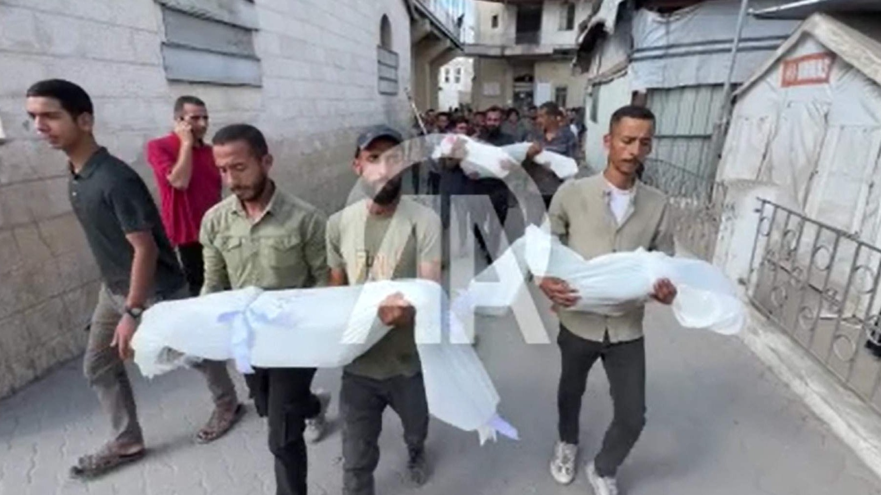 U izraelskom napadu ubijeno 7 raseljenih Palestinaca koji su se sklonili u školu u Gazi