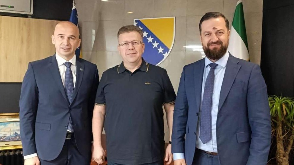 Pivić i Šatorović: Primanja uposlenih u obrazovanju povećana za više od 50 posto