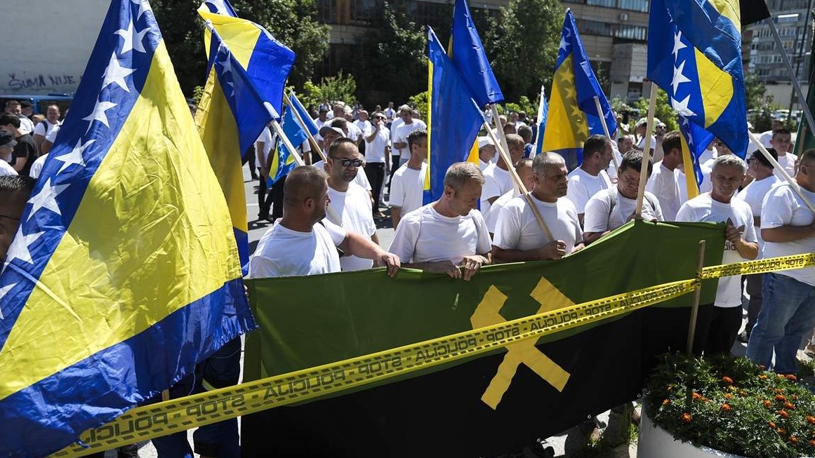 Stotine rudara na protestu u Sarajevu traže isplatu plata