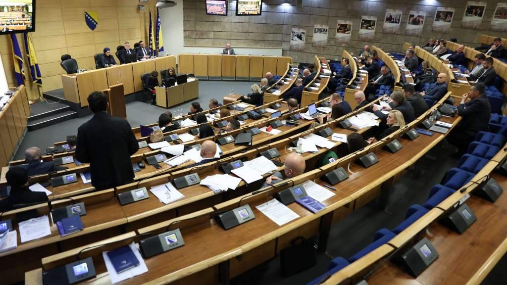 Poslanici danas o stanarskim pravima, stanju u penzijskom sistemu FBiH i zaštiti od požara