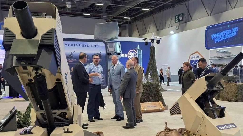 Helez i međunarodni partneri razgovarali na Međunarodnom sajmu odbrambene industrije