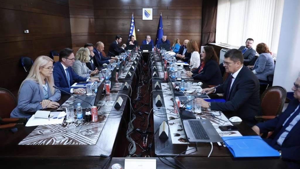 Vlada Federacije BiH: Donesena Uredba o isplati jednokratnog novčanog dodatka penzionerima