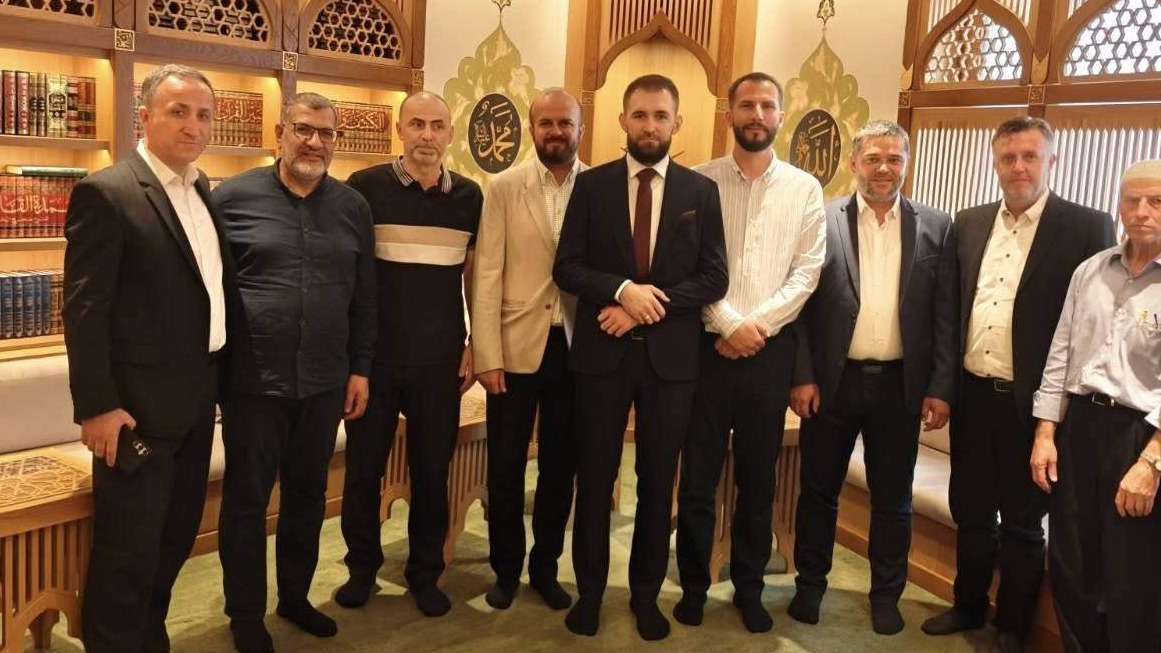 Imam iz Sanskog Mosta Irfan-ef. Čehajić novi hafiz Kur'ana