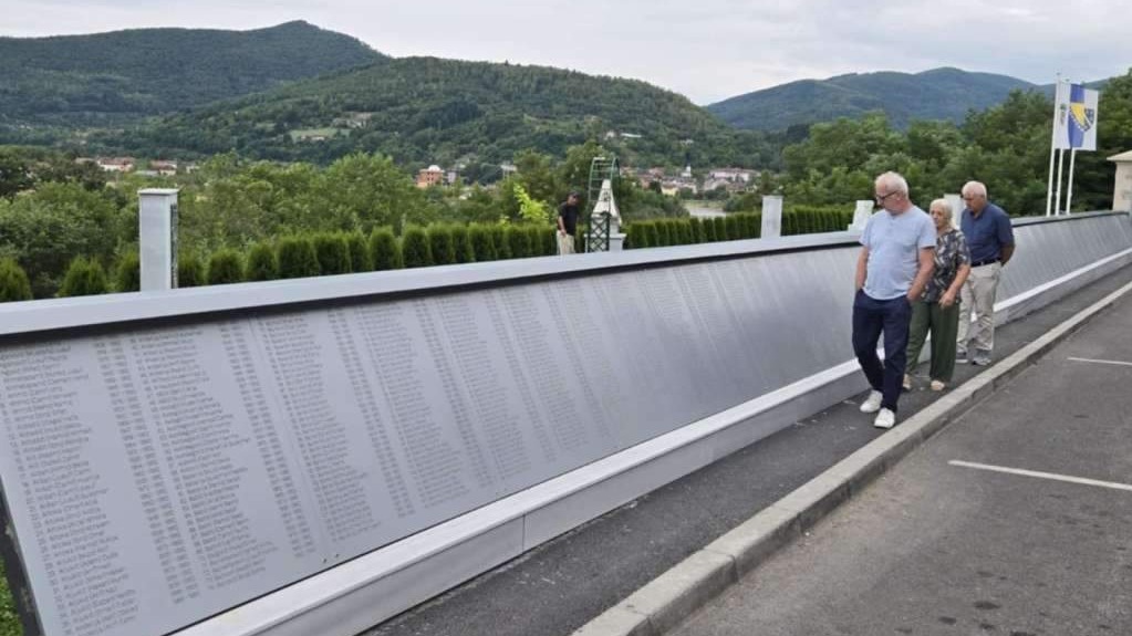 U Memorijalnim kompleksu u Ustikolini urađen zid sa imenima 2.360 ubijenih Fočaka