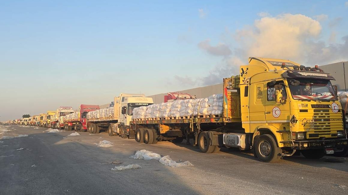Kamioni s humanitarnom pomoći iz Egipta ulaze u Gazu preko graničnog prelaza Rafah