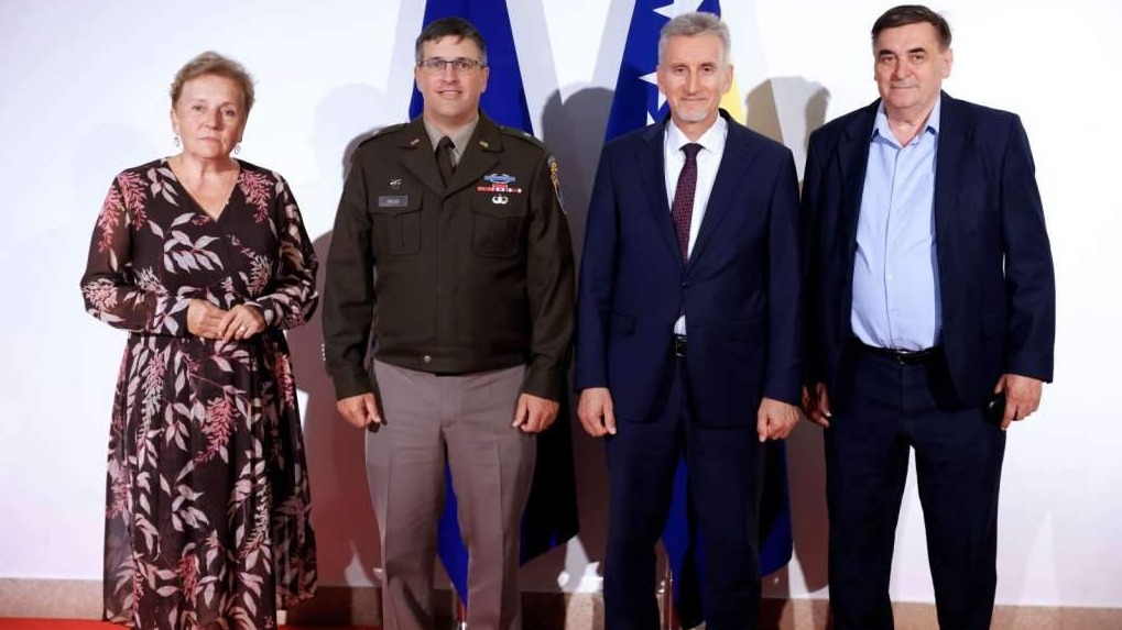 Članovi Delegacije PSBiH u PSNATO-a s komandantom NATO štaba u Sarajevu