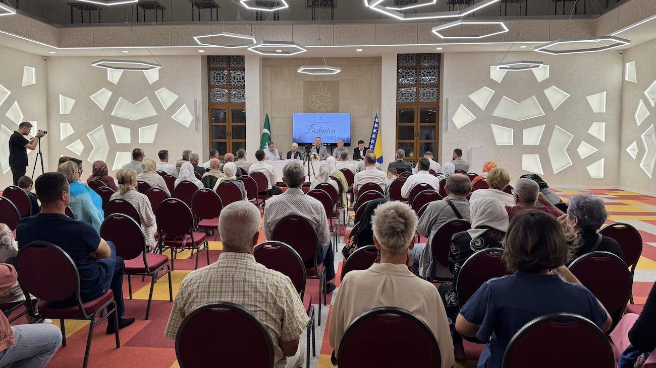 “Lastavica 2025”: U Zenici održana promocija knjige “Mevlana u Bosni” autora prof. dr. Sedada Dizdarevića