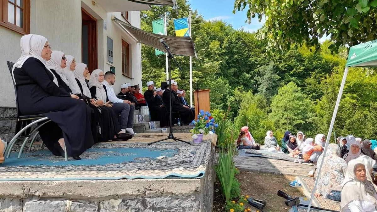 Bratunac: Dova u Pobuđu, dostojanstveno sjećanje i sabur u dolini tuge