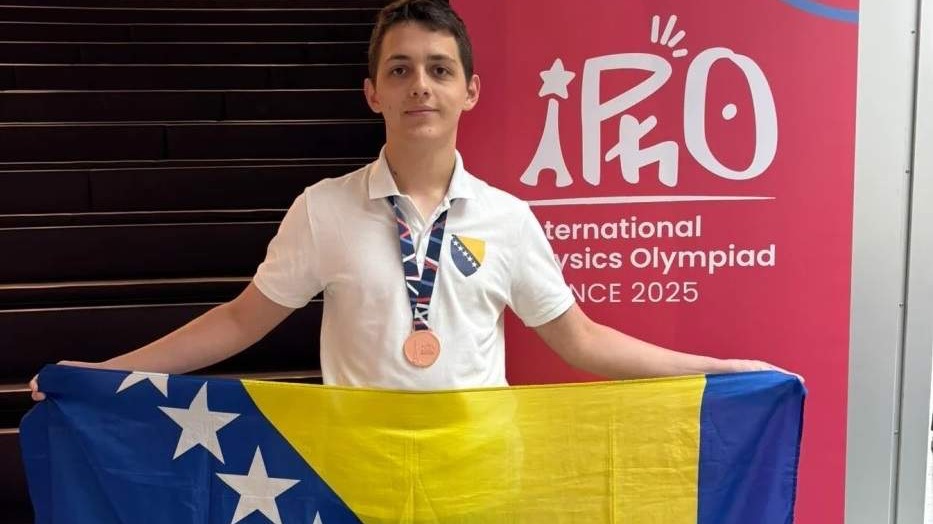 Tri bronzane medalje sa Svjetske olimpijade iz fizike: Muhamed Numanović, najbolji mladi fizičar piše historiju obrazovanja u BiH