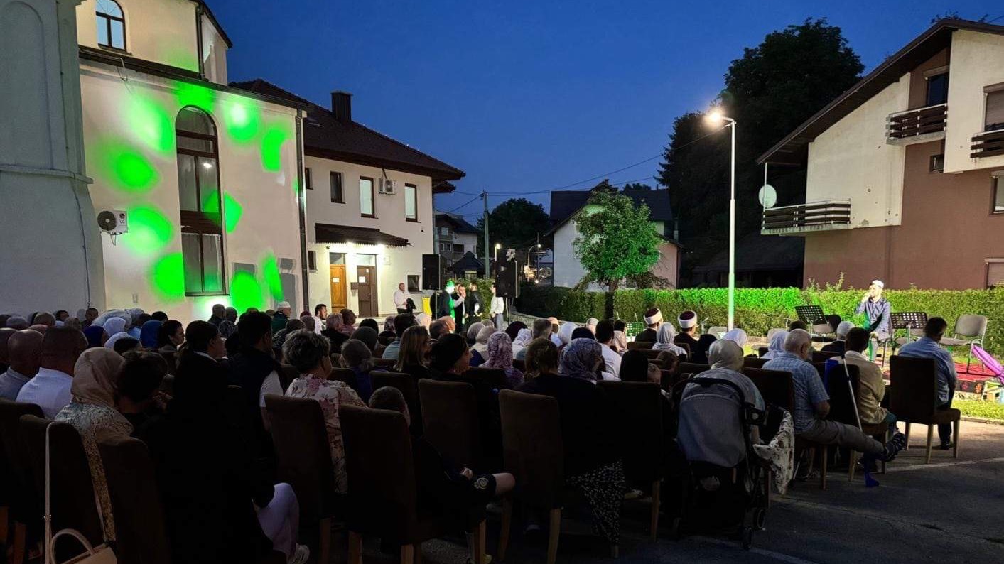 Večer ilahija i mevluda u Kiseljaku: "Od duše do duše" okupila vjernike u haremu džamije