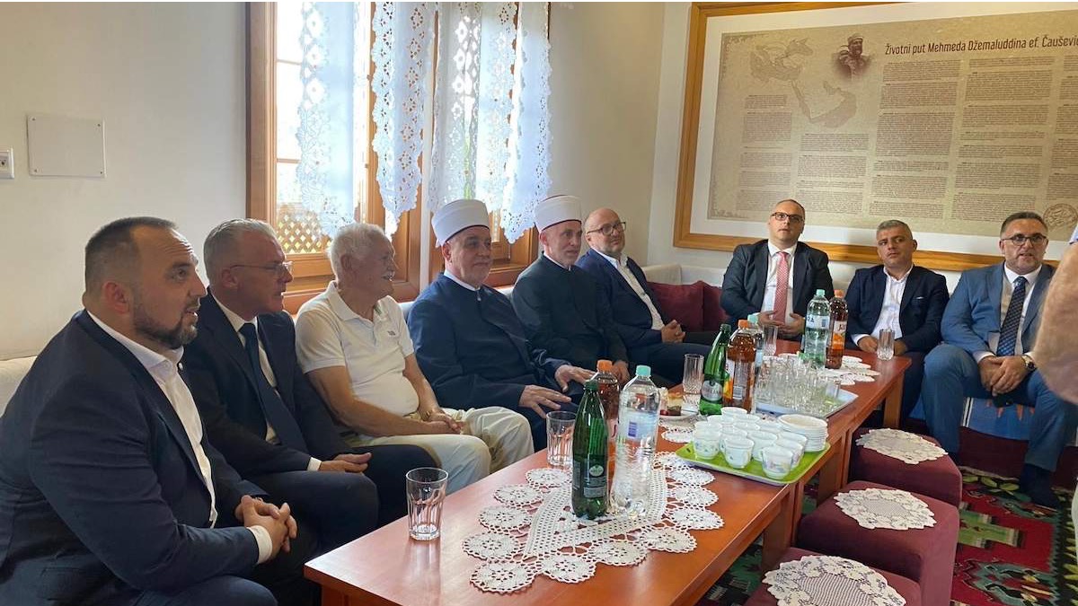 Reisul-ulema Kavazović u posjeti Arapuši: Mjesto iz kojeg je ponikla ulemanska veličina i vojnička hrabrost