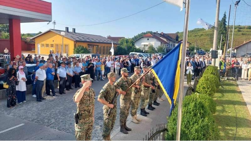 Cazin obilježio Dan grada manifestacijom “Pečat slobodi” i sjećanjem na deblokadu Bihaćkog okruga